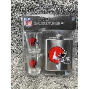 NFL Cleveland Browns Flask Set 1 Flask and 2 Shot Glass Set Brand New In Package